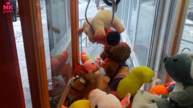 ИГРОВОЙ АВТОМАТ С ИГРУШКАМИ ! Играем в ХВАТАЙКУ ! Вот какую ИГРУШКУ ДОСТАЛИ на этот раз смотреть онлайн