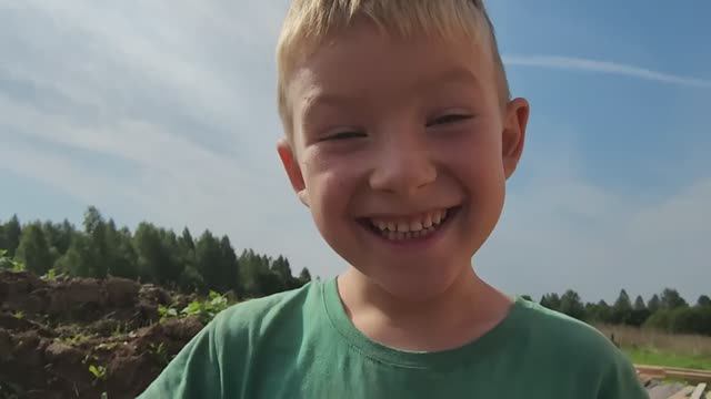 Канадская семья в НН.. Special delivery on the Farm In Russia смотреть онлайн