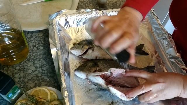 РЫБА ДОРАДО В ДУХОВКЕ | ΤΣΙΠΟΥΡΑ ΣΤΟ ΦΟΥΡΝΟ | SIRUSH KITCHEN смотреть онлайн