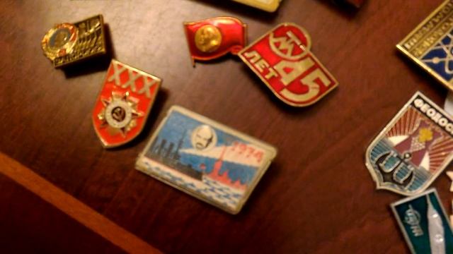 Лот значков СССР смотреть онлайн