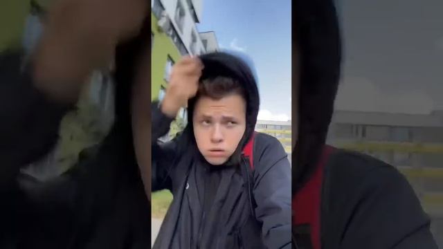 Как ходит в шкОлу 1 и 2 смена ? #shorts смотреть онлайн