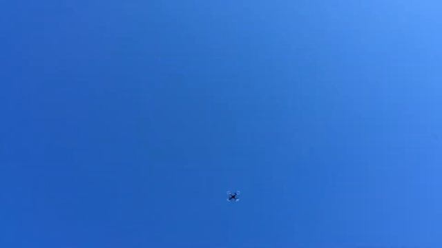 Пускаем квадрокоптер (Syma X5S)!!! / квадрокоптеры #1 смотреть онлайн