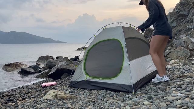 YOUNG GIRL SOLO OVERNIGHT CAMPING - RELAXING IN THE TENT WITH THE SOUND OF NATURE - ASMR смотреть онлайн