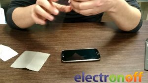 Как самому заменить пленку на дисплее мобильного телефона: советы от Интернет-магазина Electronoff