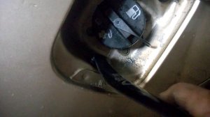 chevrolet lacetti – заклинило лючок бензобака.