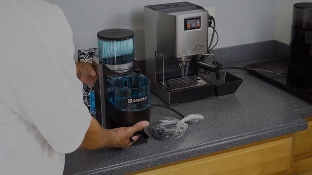 We're Back - Unboxing The Rancilio Burr Grinder, With Doser! смотреть онлайн