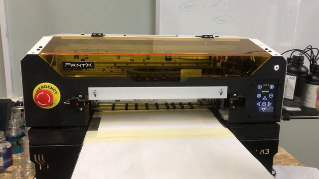 Регулировка высоты поворотной оси и установка поворотной оси на УФ принтер для печати смотреть онлайн