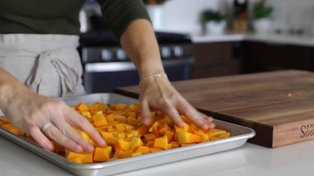 BUTTERNUT SQUASH | how to peel & cut + roasted butternut squash (2 ways!) смотреть онлайн