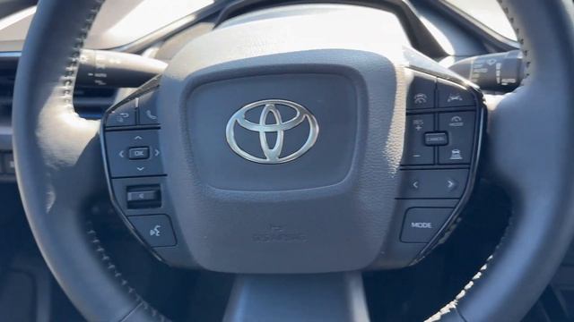 Pros & Cons of the 2023 Toyota Prius Limited Hybrid смотреть онлайн