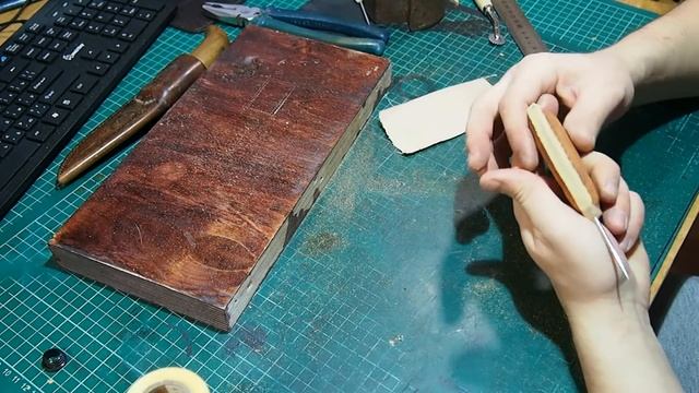 Анилиновый краситель. Ручки на шило из кожи растительного дубления. смотреть онлайн