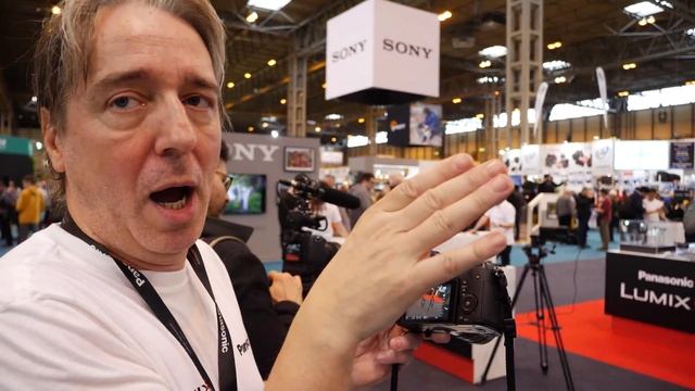 1of3 4K60p Panasonic GH5 handheld sample footage, testing 5-axis, autofocus in Program mode смотреть онлайн