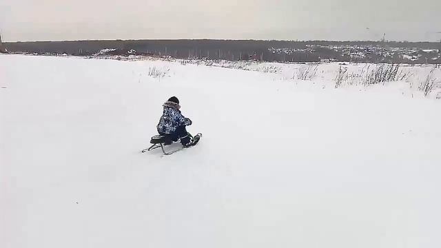 Спуск с горки смотреть онлайн