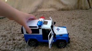 Распаковка: Полицейская машина Land Rover от Bruder