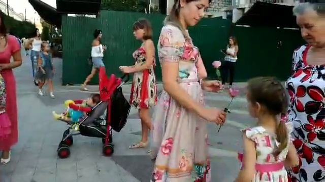 Флешмоб День женственности в Симферополе смотреть онлайн
