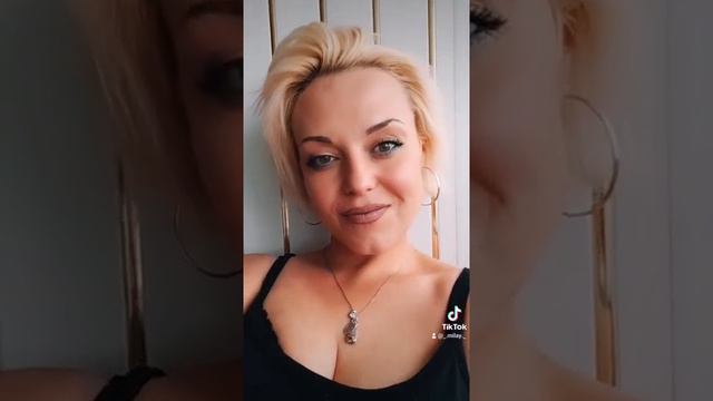 Почему мужчины смотрят,но не подходят знакомиться 🤔 смотреть онлайн