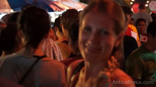 Воскресный рынок Чианг Май. Lots of Markets For Shopping in Chiang Mai. смотреть онлайн