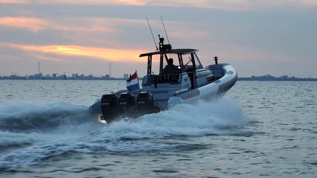 Сверхзвуковой Риб Qnautic Q39. 60 узлов. Mercury Racing 400 hp х 3 смотреть онлайн