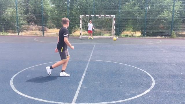 СДЕЛАЛИ ПЕРЧАТКИ ИЗ ФОЛЬГИ! смотреть онлайн