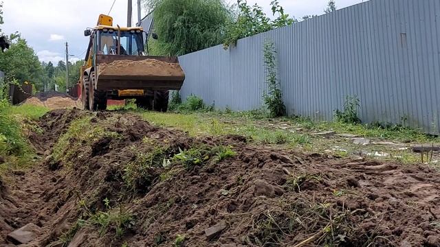 ЭКСКАВАТОР JCB. Укладка дренажных труб и ремонт дороги в СНТ. смотреть онлайн