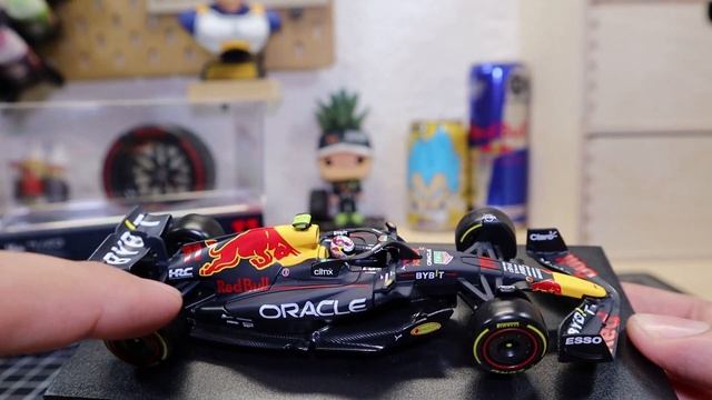 Burago 1:43 Sergio Pérez RB18 2022 VS Minichamps 1:43 RB18 2022 смотреть онлайн