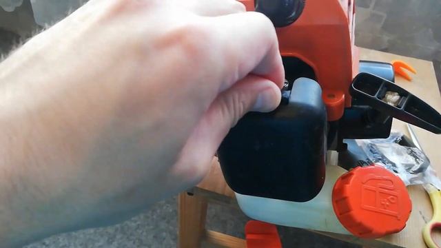 Триммер Echo SRM 22GES глохнет при подаче газа, замена топливного и воздушного фильтров смотреть онлайн
