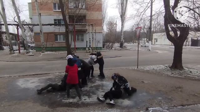 Мы с классом сделали сцену ищ Слово Пацана!