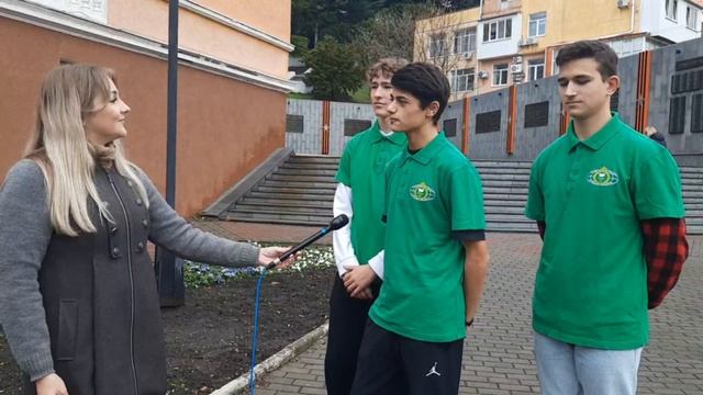 Студенты Туапсинского гидрометеорологического техникума Краснодарского края решили поздравить своих смотреть онлайн