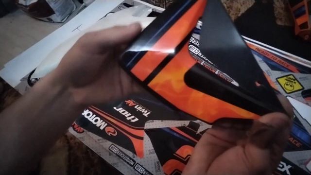 Клею графику на авантис в домашних условиях (БЕЗ ФЕНА) НЕ ПОВТОРЯТЬ!!! смотреть онлайн