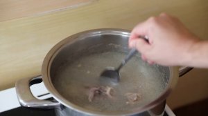 Почему бульон мутный ?