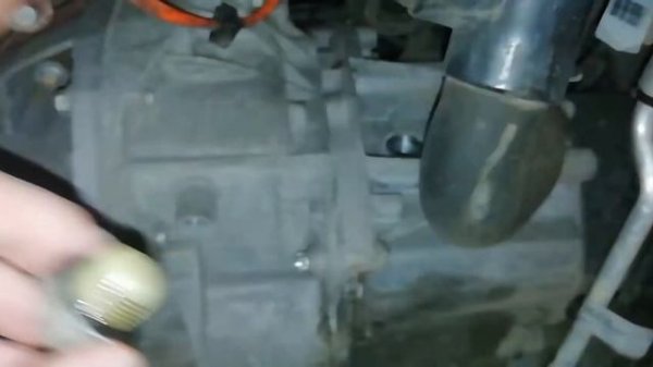Замена масла в МКПП Рено Логан 2. Как поменять масло в коробке передач Renault Logan 2.