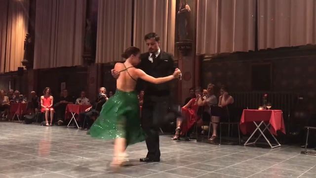 Edwin Olarte & Vittoria Franchina bailan tango en la Capilla Altena 30.06.18:2 смотреть онлайн