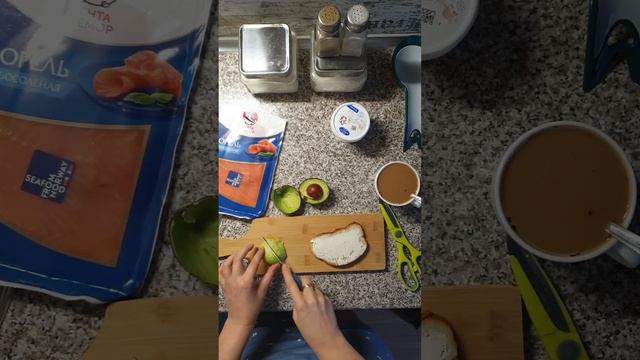 Завтрак в 12 часов, бывает и такое🤭 смотреть онлайн