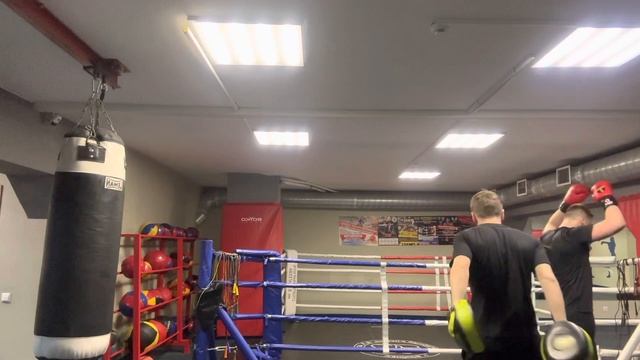 Как научится боксировать?! Эффективная работа с тренером! смотреть онлайн