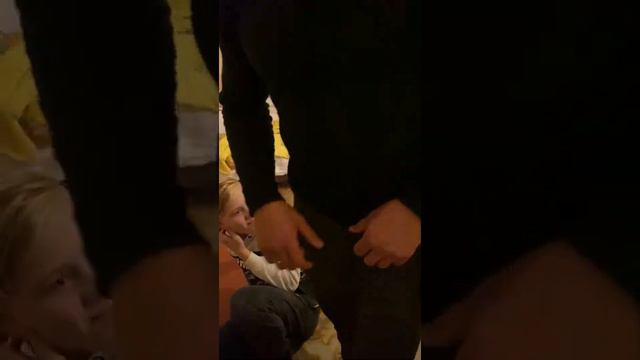Наши счастливые дни, когда мы гуляем все вместе смотреть онлайн