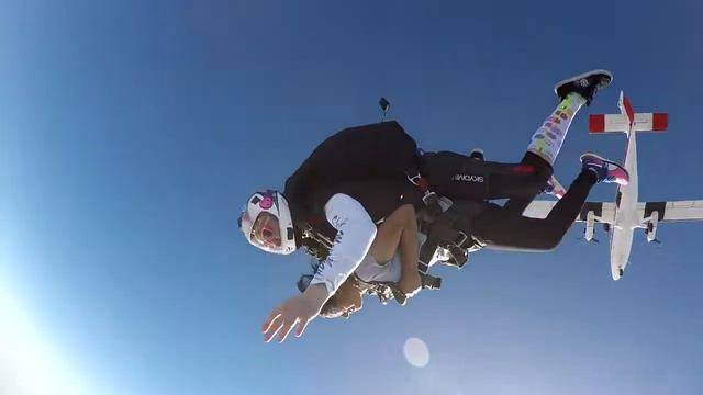 First time Sky Diving in Dubai 2018 смотреть онлайн