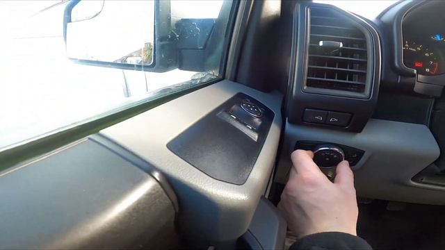 How to Enable or Disable Automatic Lights in Ford F150 XIII Gen ( 2014 - now ) Use Auto Lights смотреть онлайн