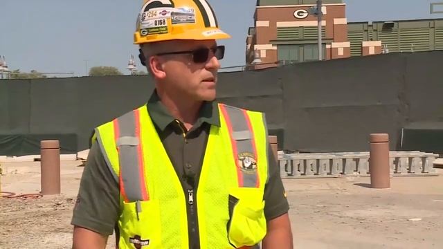 Touring the Lambeau Field construction смотреть онлайн