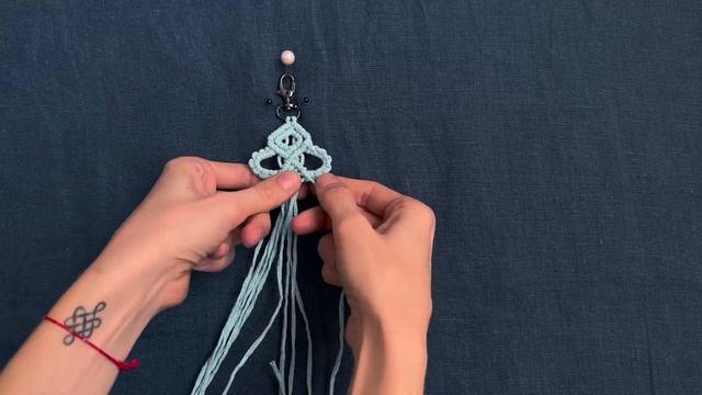 DIY Cool keychain Macrame / Tutorial macrame accessories смотреть онлайн