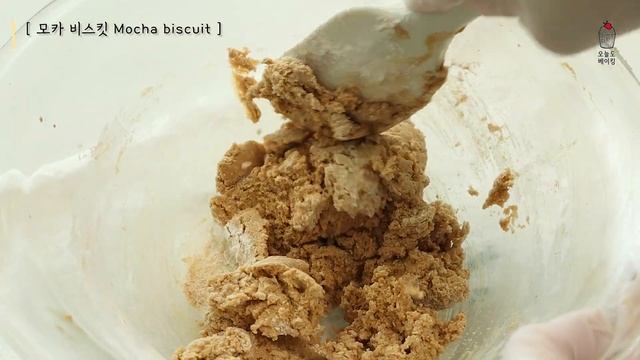 [쉬운손반죽]커피향 솔솔~☕ 연유 크림을 넣은 연유 모카 식빵 만들기! :: 무반죽빵/모카빵 смотреть онлайн