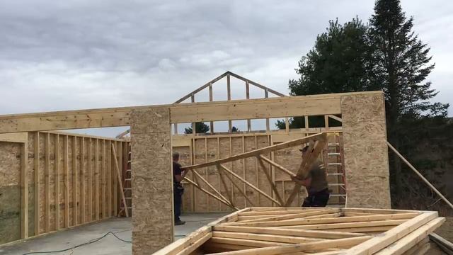 Ranch Style Garage Trusses and Sheathing смотреть онлайн