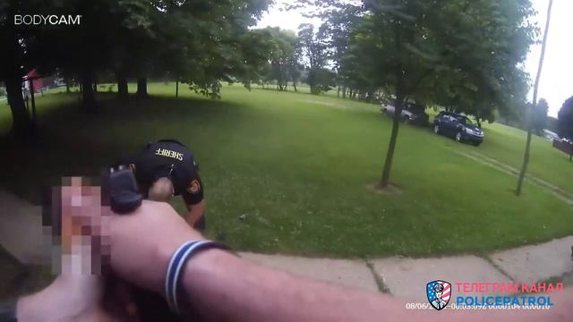 Вооруженный дед ковбой открыл стрельбу по копам / Применение оружия полицией смотреть онлайн