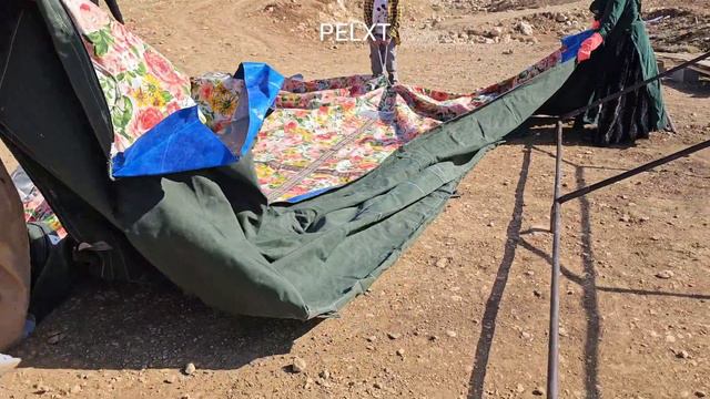 Installation of a nomadic tent by Mohammad and Mehdi, Ilya's son-in-law смотреть онлайн
