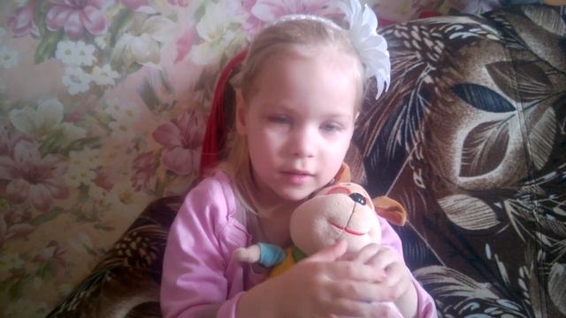 "Ходит наша бабушка", рассказывает Милана в 4 годика... смотреть онлайн