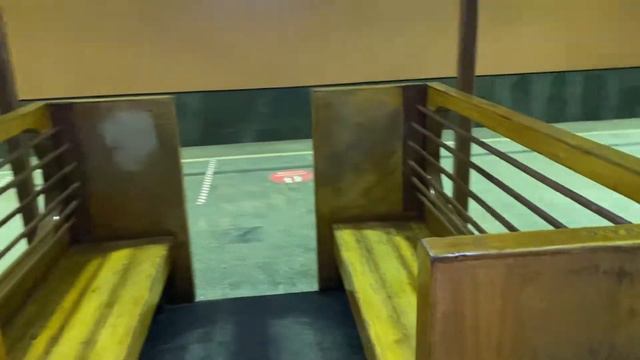 Откуда посреди станции метро появилась беседка?! смотреть онлайн