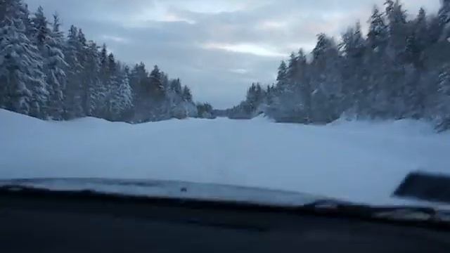 По зимней снежной дорогеMP4 смотреть онлайн