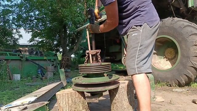 Ремонт John Deere 2264 продовжується. Моменти нюанси... смотреть онлайн