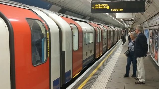 Green Park Station, Victoria Line, Northbound London underground tube trains смотреть онлайн