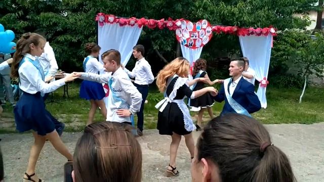 Танец выпускников Удобненской школы смотреть онлайн