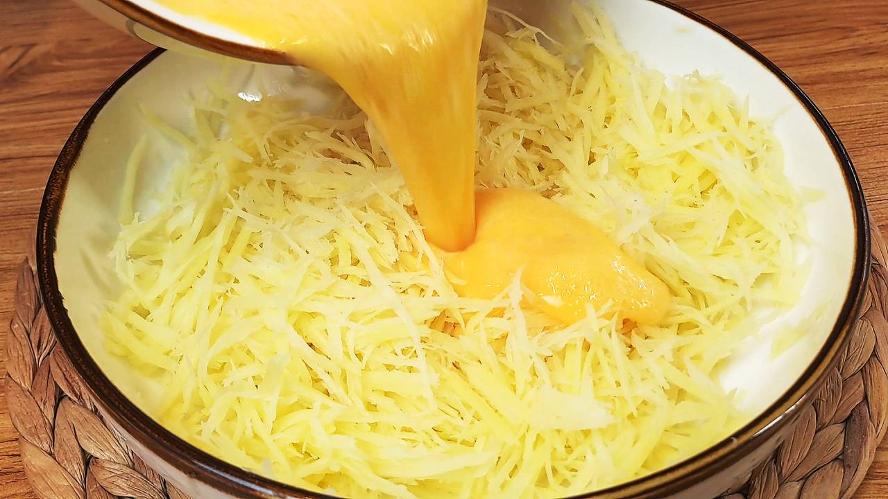 Картошка и яйца. Просто влейте яйца на картошку. Быстро и просто. смотреть онлайн