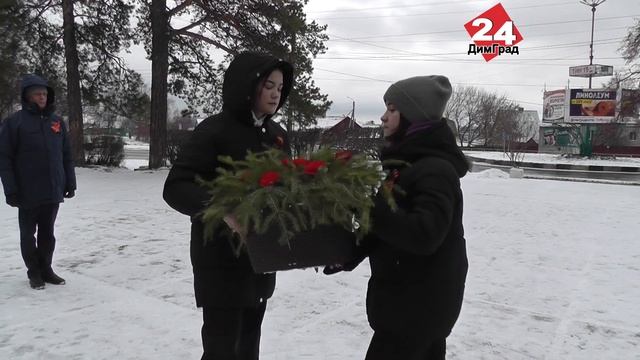 ПАМЯТЬ НЕИЗВЕСТНОГО СОЛДАТА ПОЧТИЛИ И ВЗРОСЛЫЕ И ДЕТИ смотреть онлайн